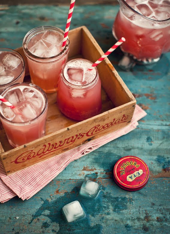 Apple, ginger and cranberry vodka cocktails