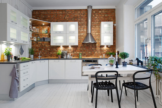 A white Swedish apartment
